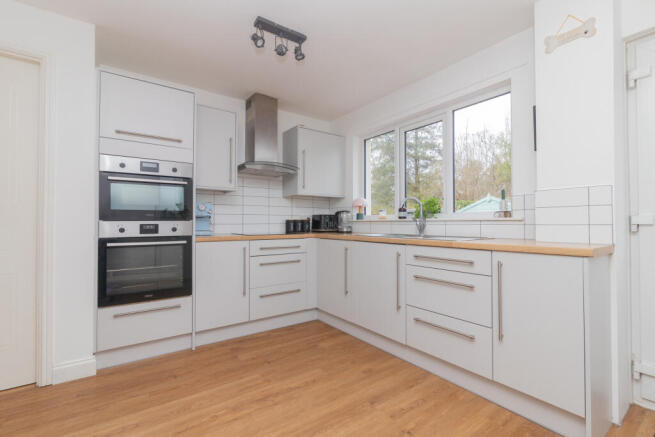 32 torbracken howwood, johnstone pa9 1dy L-9