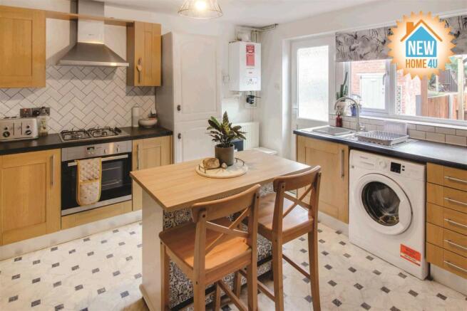 KITCHEN/DINING ROOM: