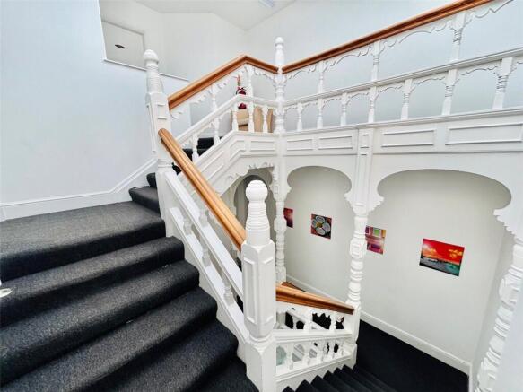2 bed Flat for sale Image 9