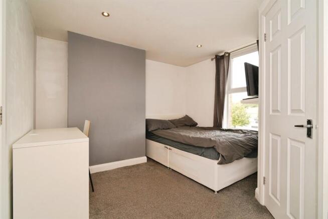 3 bed Terraced for sale Image 9