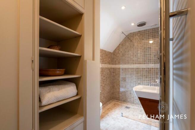 Dressing Room and En Suite, The Thatch, Harringworth