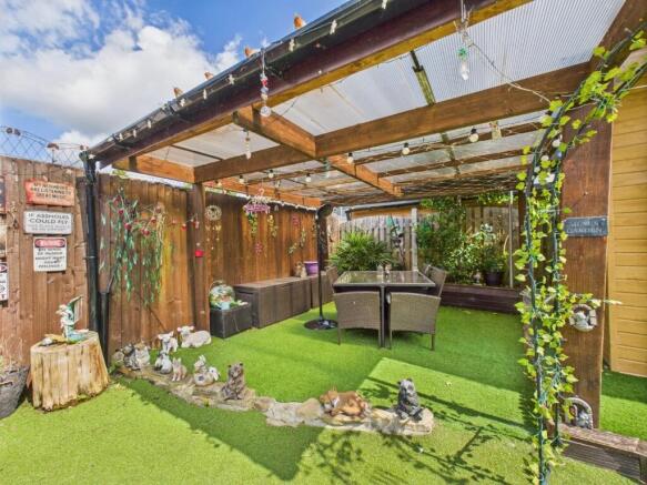 3 bed Semi-Detached for sale Image 12