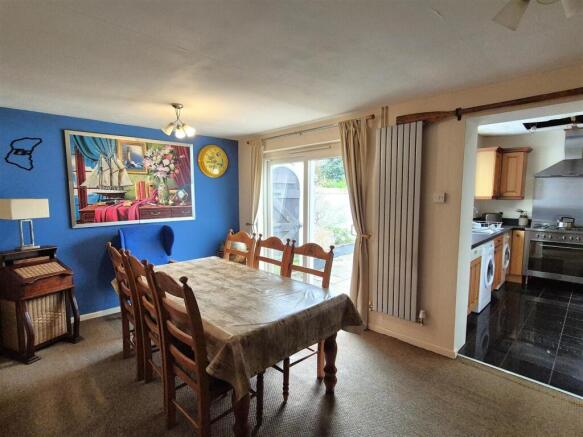 Dining room (2).jpg