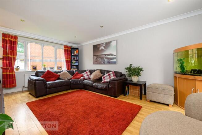 5 bed Detached for sale Image 6