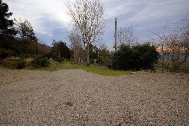 DRIVEWAY & PARKING