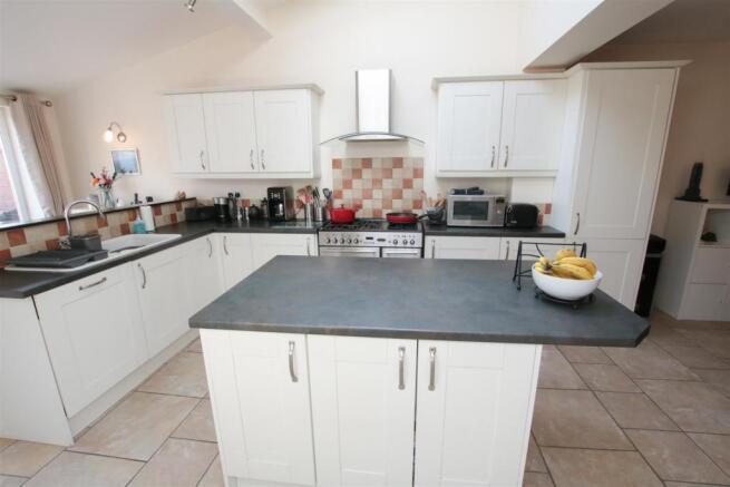 BEAUTIFUL OPEN PLAN LIVING/ DINING/ KITCHEN