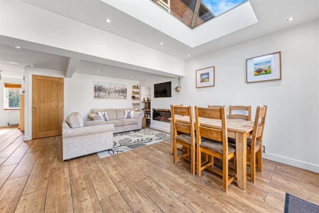 3 bed House for sale Image 5
