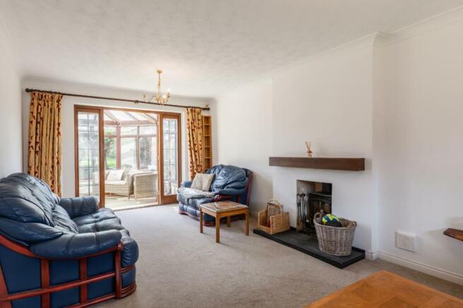 LIVING ROOM-2.jpg