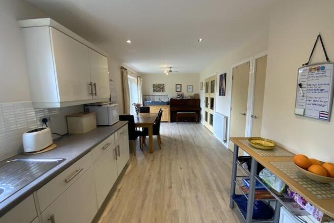 kitchen/dining room 