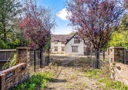 Yalding, Balcombe Road, Horley, RH6 9SW