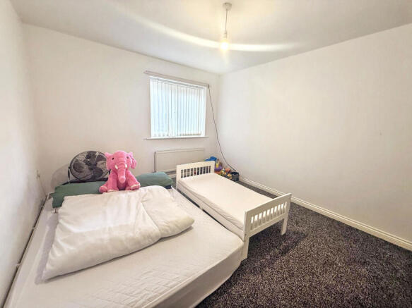 2 bed End of Terrace to rent Image 5