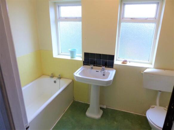FAMILY BATHROOM