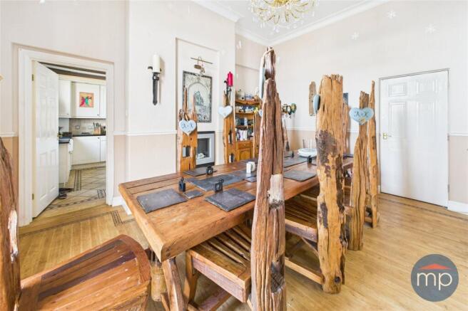 3 bed Flat for sale Image 6