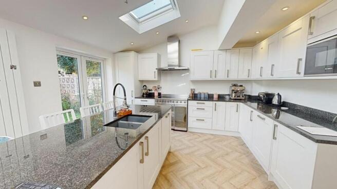 KITCHEN/DINING ROOM