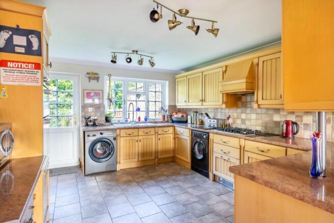 4 bed Detached for sale Image 5