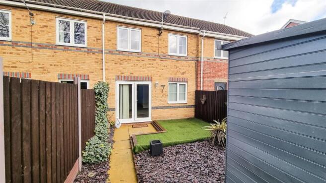 3 bed Terraced for sale Image 11