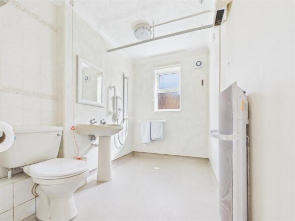 SHOWER ROOM