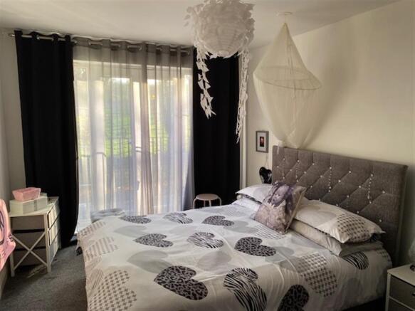 2 bed Apartment for sale Image 4