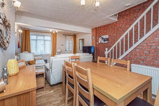 OPEN-PLAN LOUN...