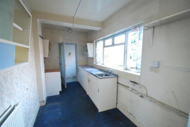 10 Red Lane - Kitchen.JPG