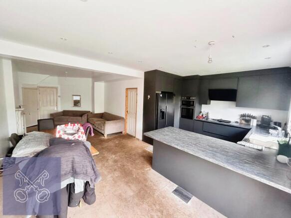 4 bed Semi-Detached for sale Image 10
