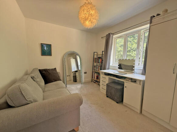 3 bed Semi-Detached for sale Image 10