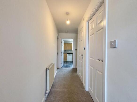 5 bed Link Detached House for sale Image 6