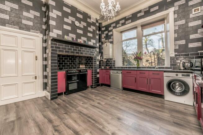 5 bed Semi-Detached for sale Image 9