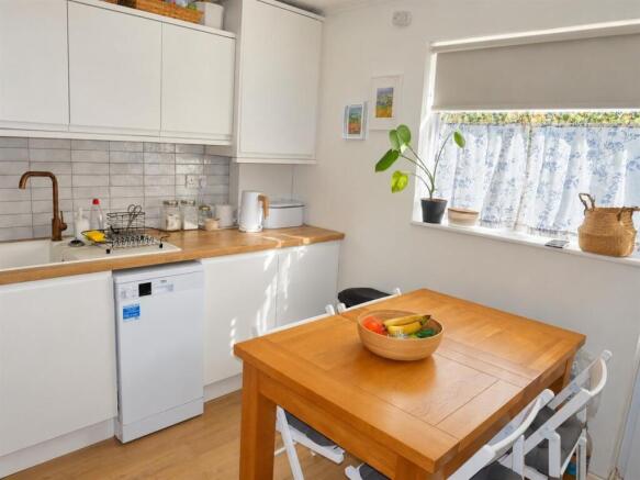 KITCHEN / DINER