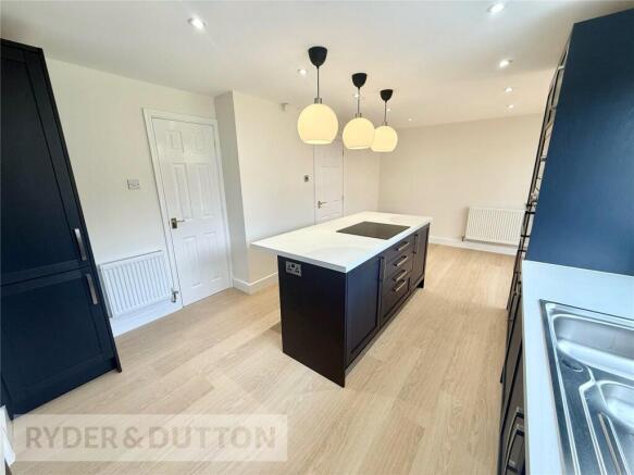 4 bed Detached to rent Image 11