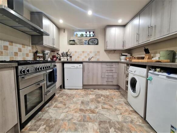 KITCHEN/ DINING ROOM