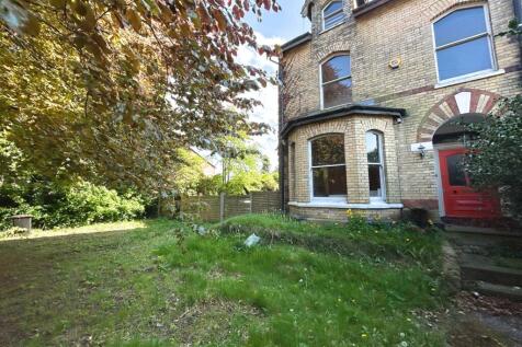 Broad Road, Sale, M33
