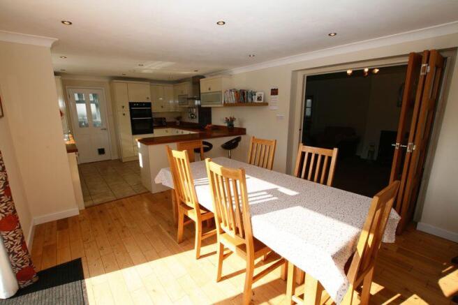 Kitchen/Dining...