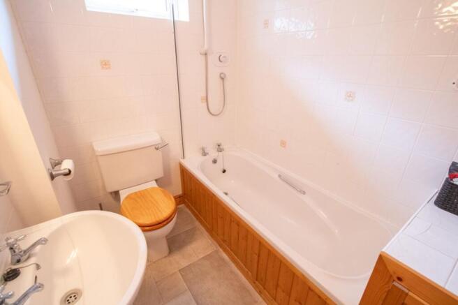 5 bed Detached for sale Image 12