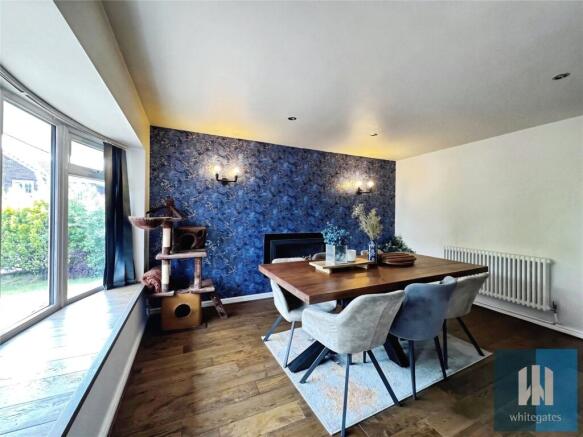 5 bed Detached for sale Image 4