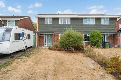 Home Farm Gardens, Charlton, Andover