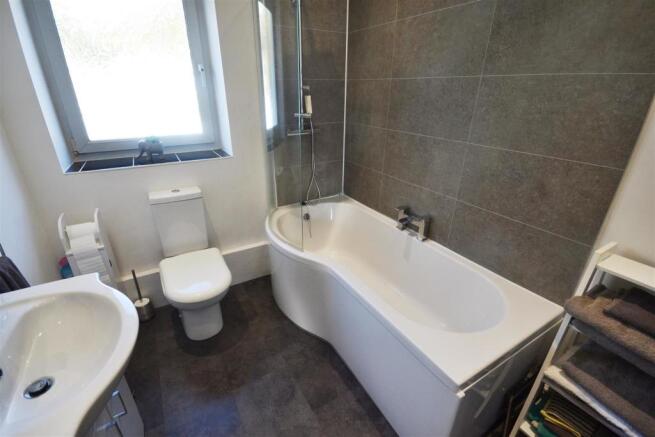 bathroom 1.jpg