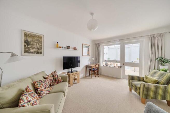 20, Loxford Court, Elmbridge Village, Cranleigh, GU6 photo 4