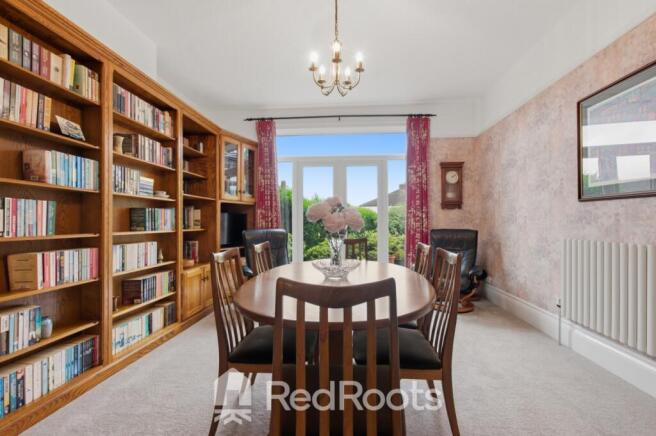 5 bed Semi-Detached for sale Image 9