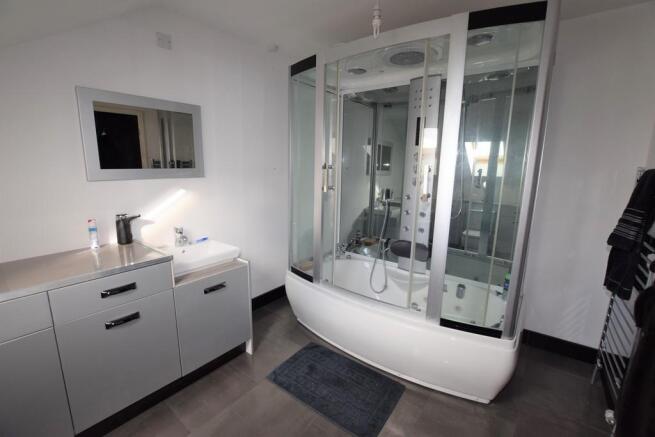Ensuite to Bed 1