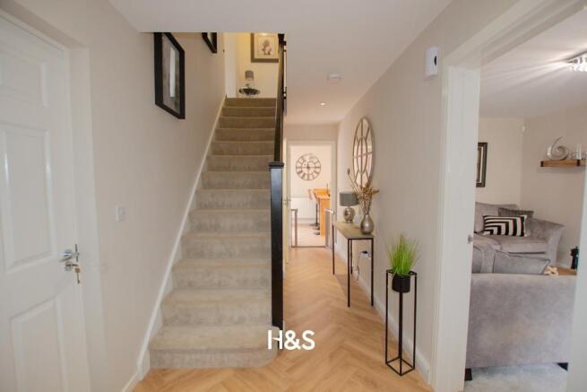 6 Laurel Court - Entrance.jpg