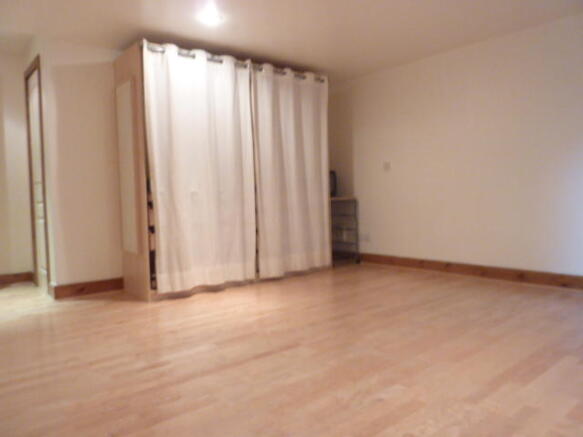 Further master bedroom image