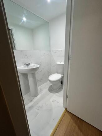 1 bed Ground Flat to rent Image 7