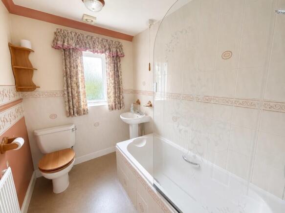 3 bed Detached for sale Image 11