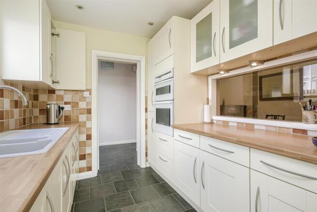 house-duncan-road-burgh-heath-134.jpg