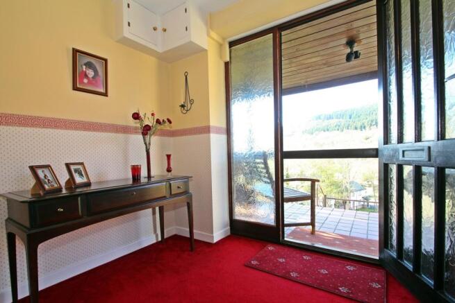 Spacious Entrance Ha