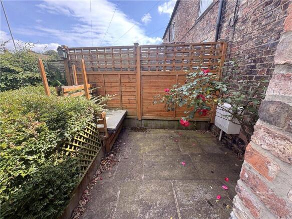 3 bed Terraced to rent Image 4