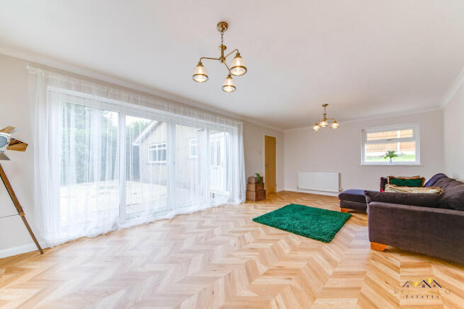4 bed Detached Bungalow for sale Image 9