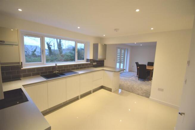Kitchen 2.JPG