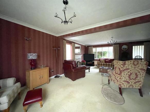 Living Room:Dining Room (4).jpeg